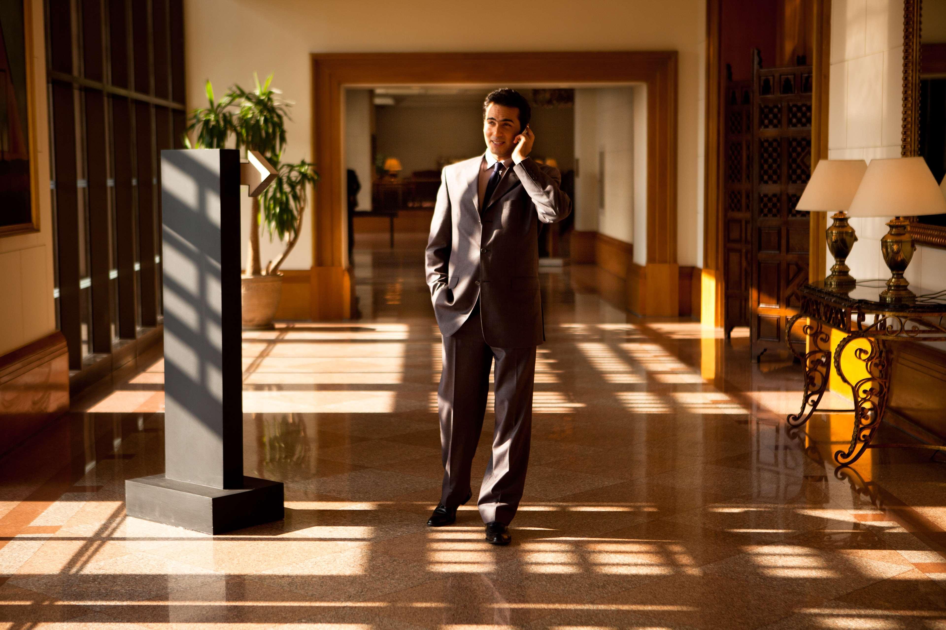 Sofitel Cairo Downtown Nile Hotel Екстериор снимка A business traveller