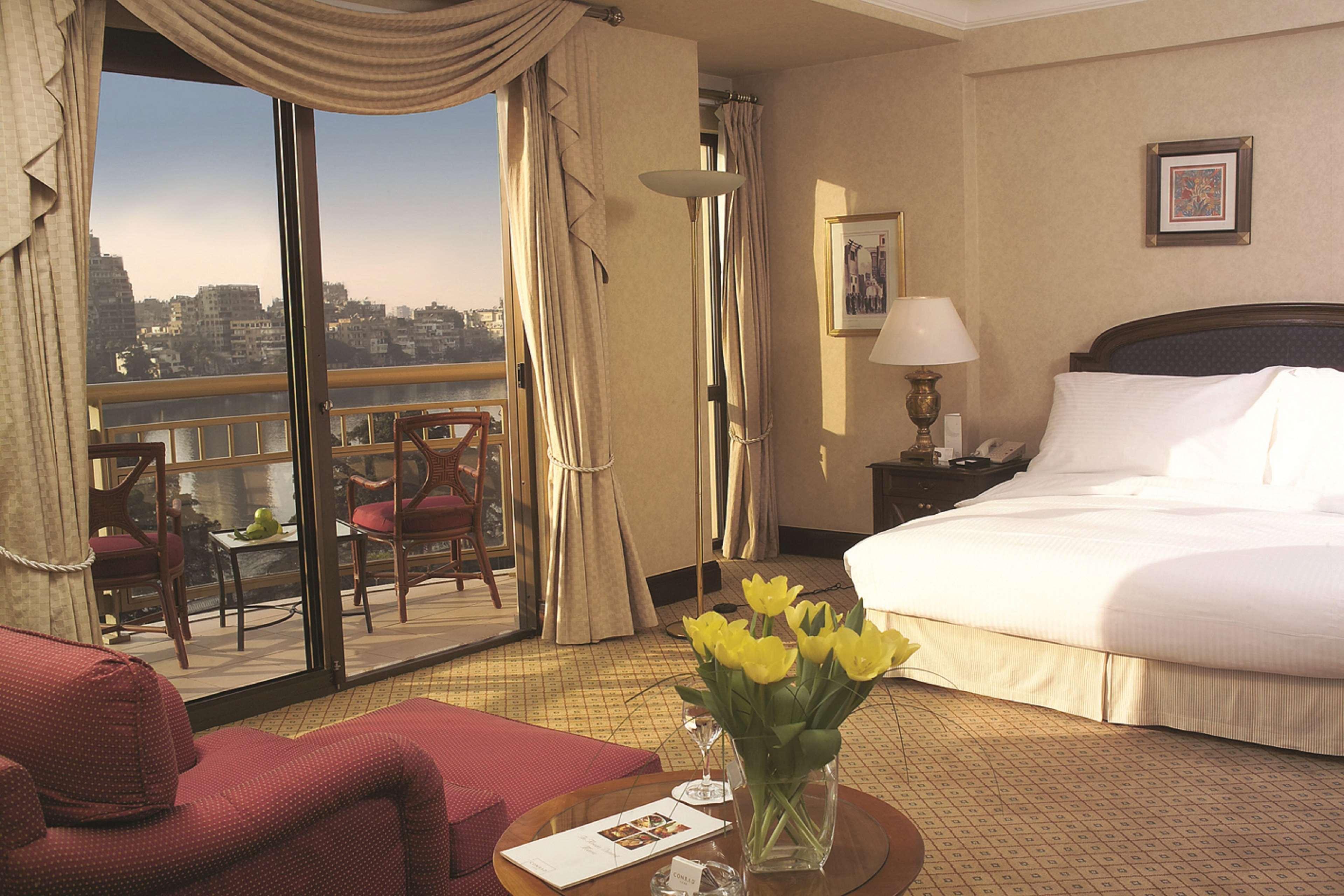 Sofitel Cairo Downtown Nile Hotel Екстериор снимка A room at the Four Seasons Hotel, Cairo