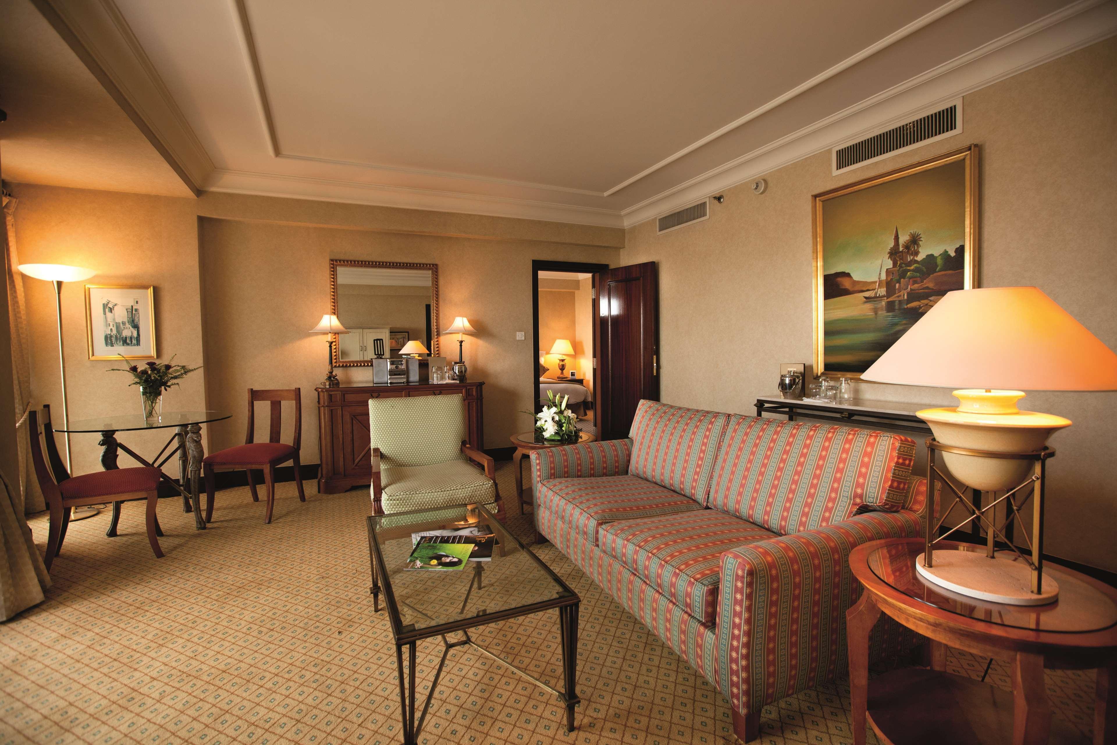 Sofitel Cairo Downtown Nile Hotel Екстериор снимка A suite at the Four Seasons Hotel, Cairo