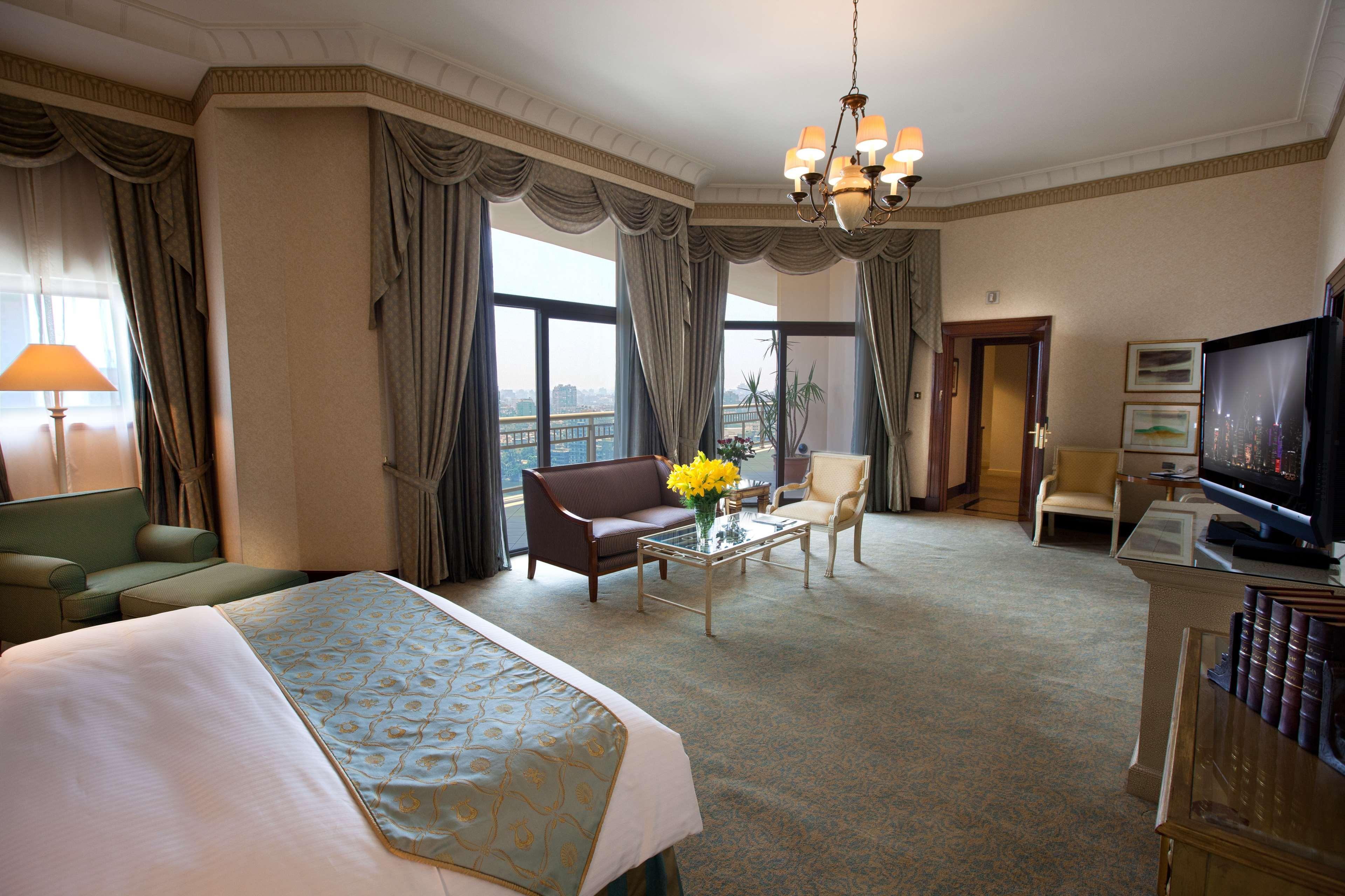 Sofitel Cairo Downtown Nile Hotel Екстериор снимка A suite at the hotel
