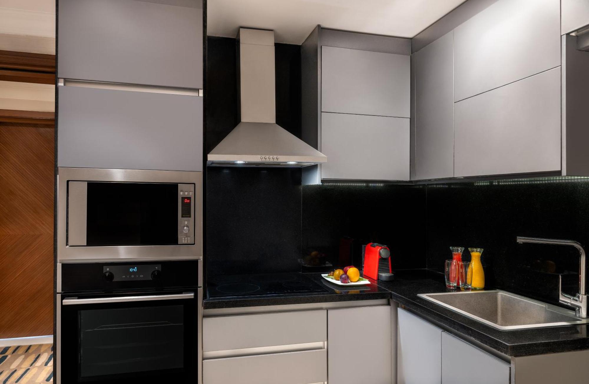Sofitel Cairo Downtown Nile Hotel Екстериор снимка A modern kitchen