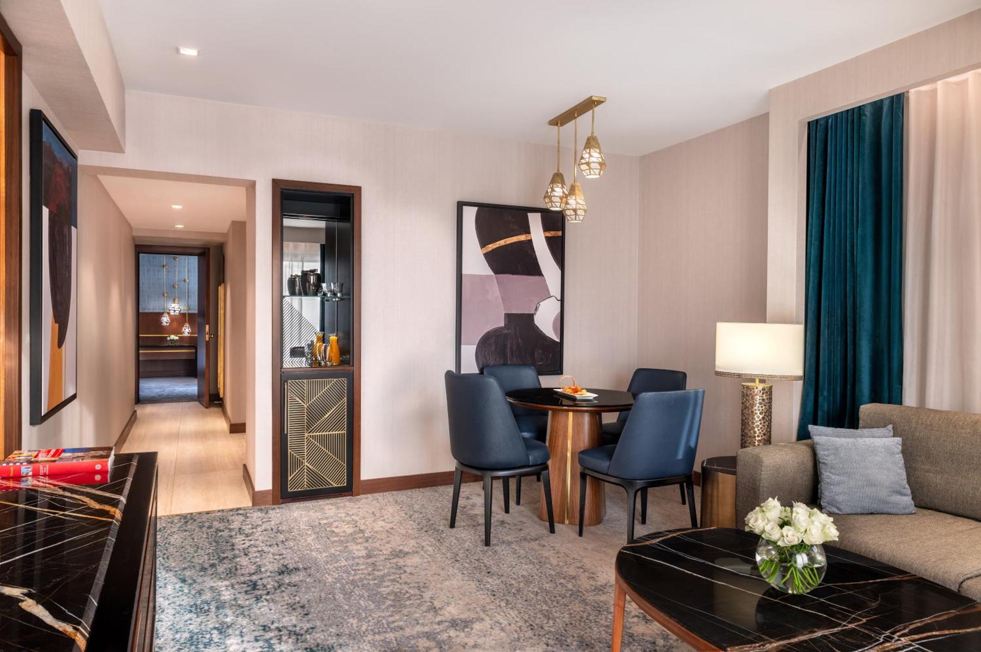 Sofitel Cairo Downtown Nile Hotel Екстериор снимка A suite at the hotel