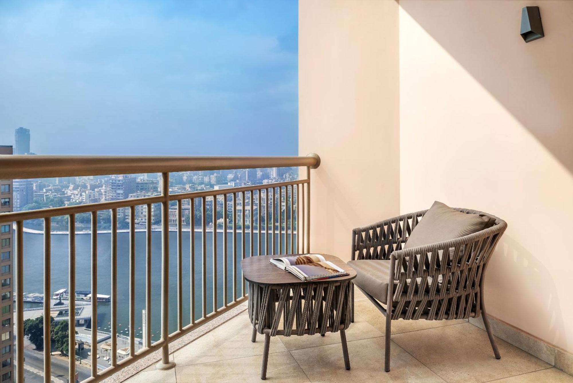 Sofitel Cairo Downtown Nile Hotel Екстериор снимка A balcony