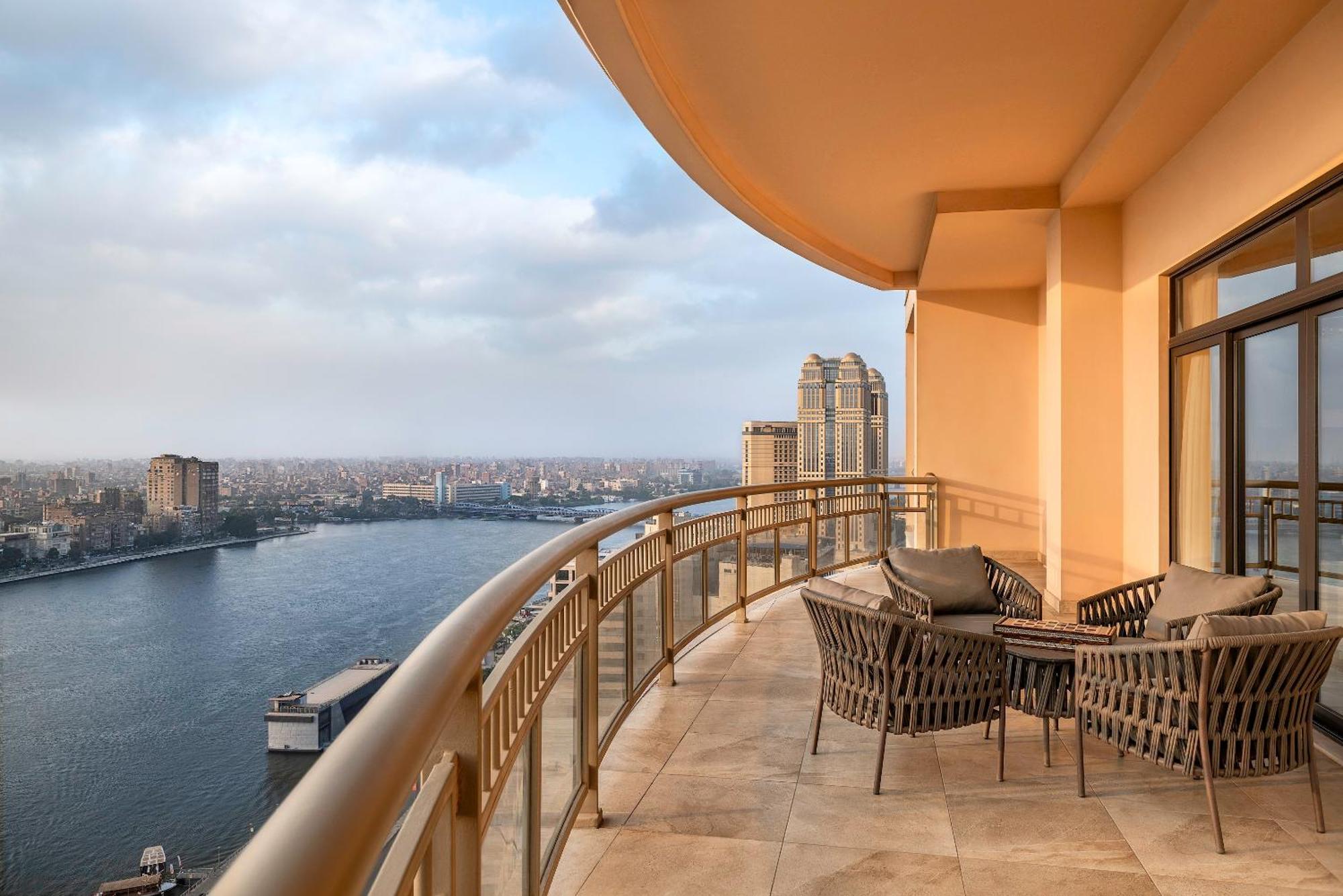Sofitel Cairo Downtown Nile Hotel Екстериор снимка View from the balcony of a suite at the Four Seasons Hotel, Cairo